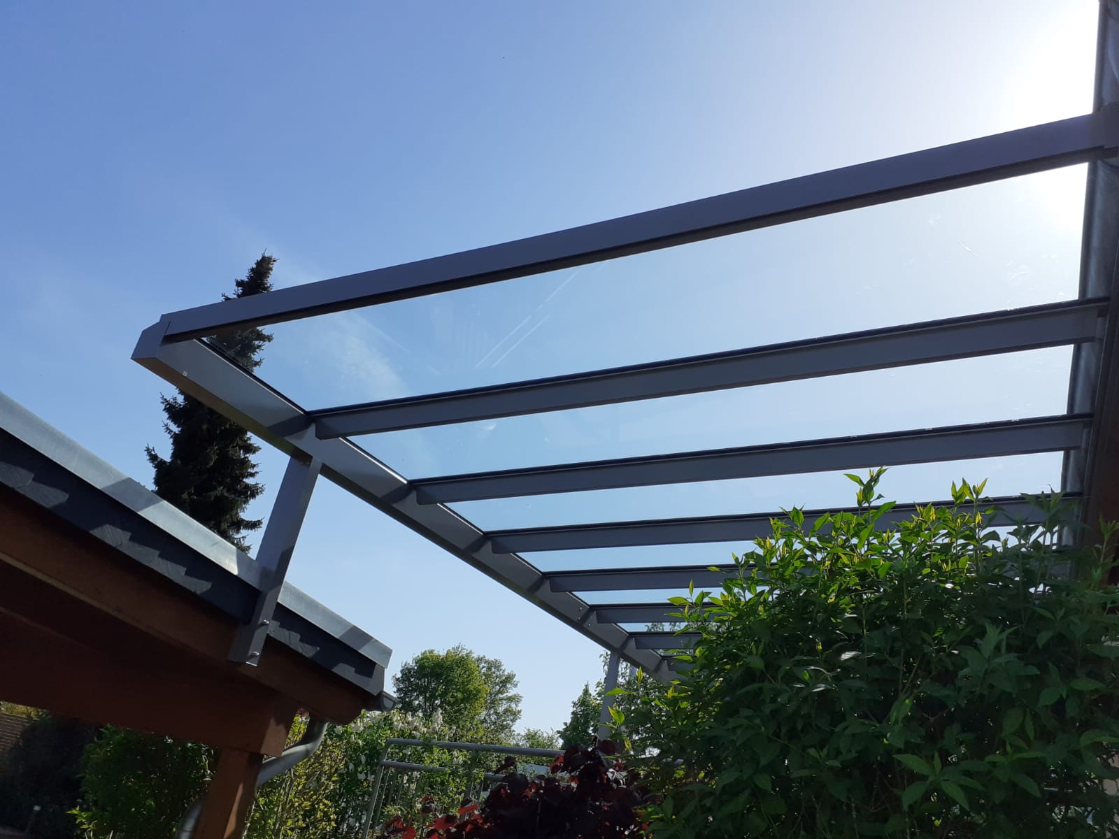 Verkürzter Pfosten auf dem Carportdach