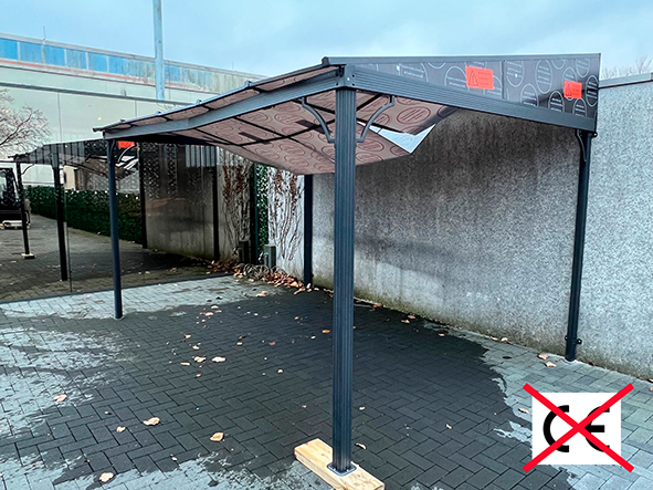 Terrassenüberdachungen ohne CE Zertifizierung sind meist von minderer Qualität und halten normalen Belastungen oft nicht stand.
