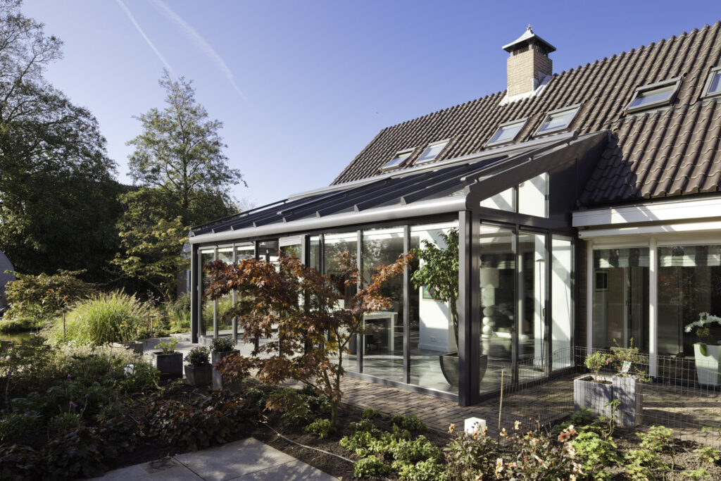 Bei richtiger Wintergartenplanung kann man den neuen Lieblingsort schon im Herbst genießen