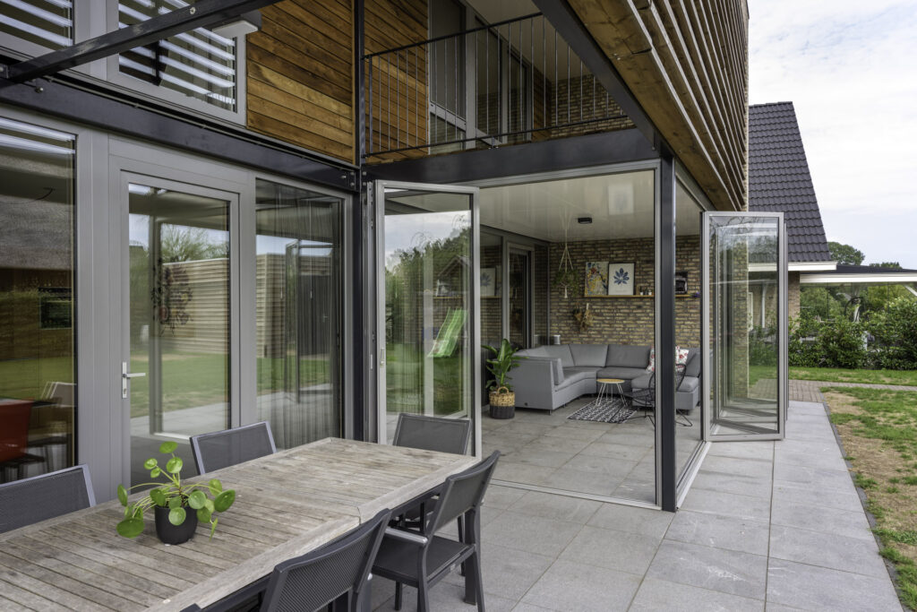 Im Sommer werden die Türen geöffnet, so dass sich keine Stauwärme bildet.