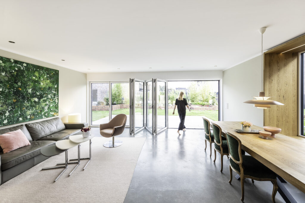 Glas-Faltwände von Solarlux punkten durch präzise Technik und langlebige Materialien. und sind gebaut für Generationen.