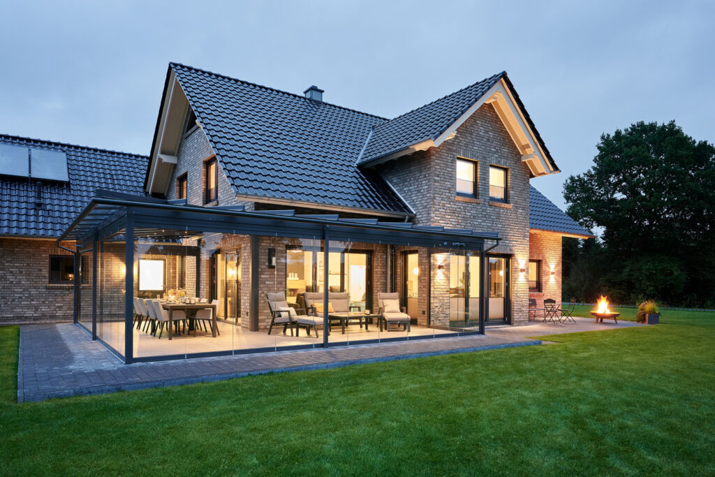 Ein Glashaus dient als Schutz vor der Witterung