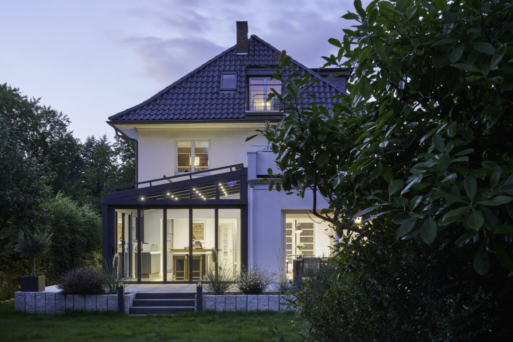 Passt perfekt - Alter Baustil mit modernem Wintergarten 